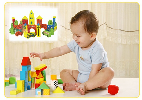 Đồ chơi cho bé từ 6 tháng đến 3 tuổi không nên quá phức tạp để giúp bé dễ chơi, dễ nhận biết