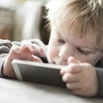Vì sao không nên cho trẻ sử dụng smartphone?