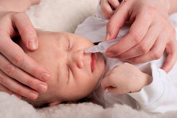 4 mẹo hay mẹ cần biết khi trẻ sơ sinh bị sổ mũi
