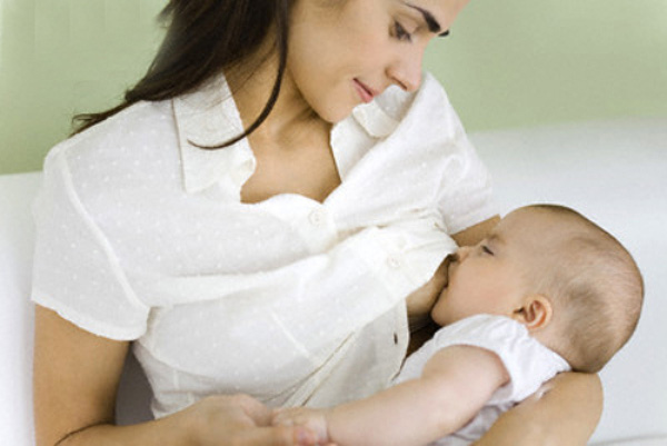 Những lợi ích của sữa mẹ mang lại cho trẻ nhỏ