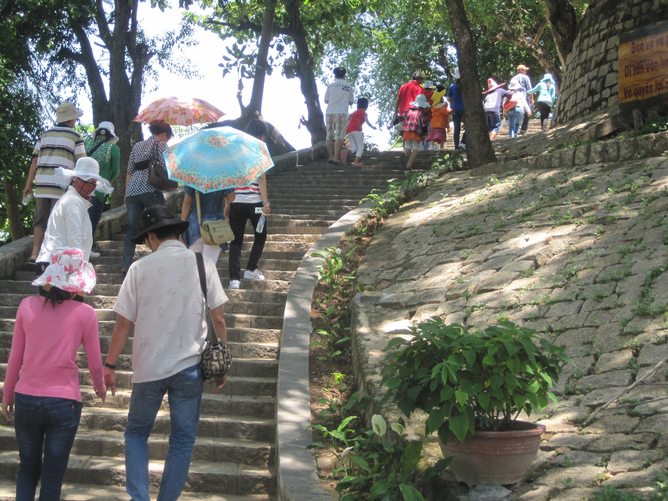 Những bậc thang trên đường lên với Trúc Lâm thiền viện