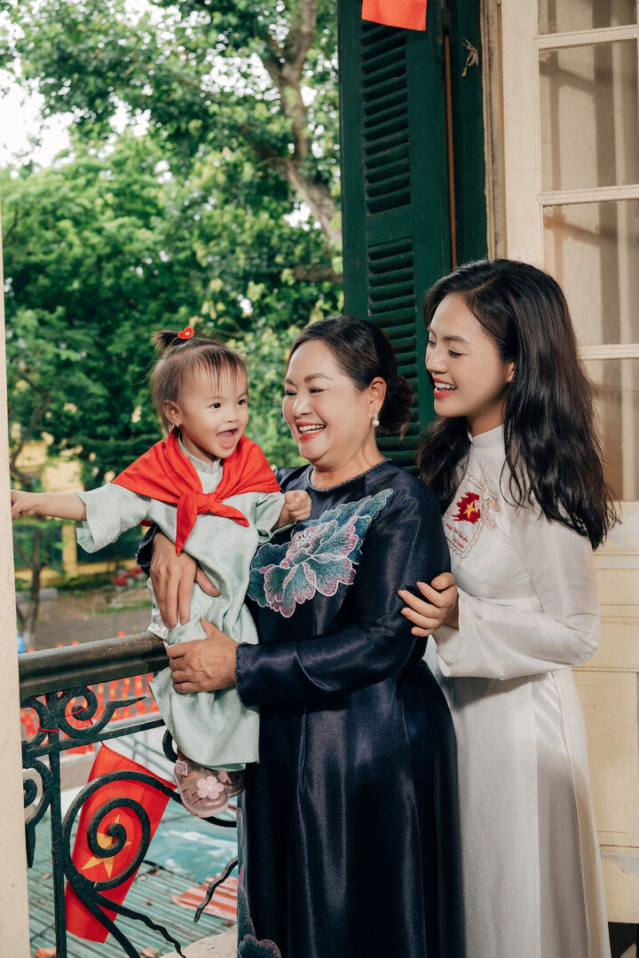 Nữ Thượng tá là ‘thiên nga sân khấu’ nổi tiếng, mẹ ruột mỹ nhân phim giờ vàng