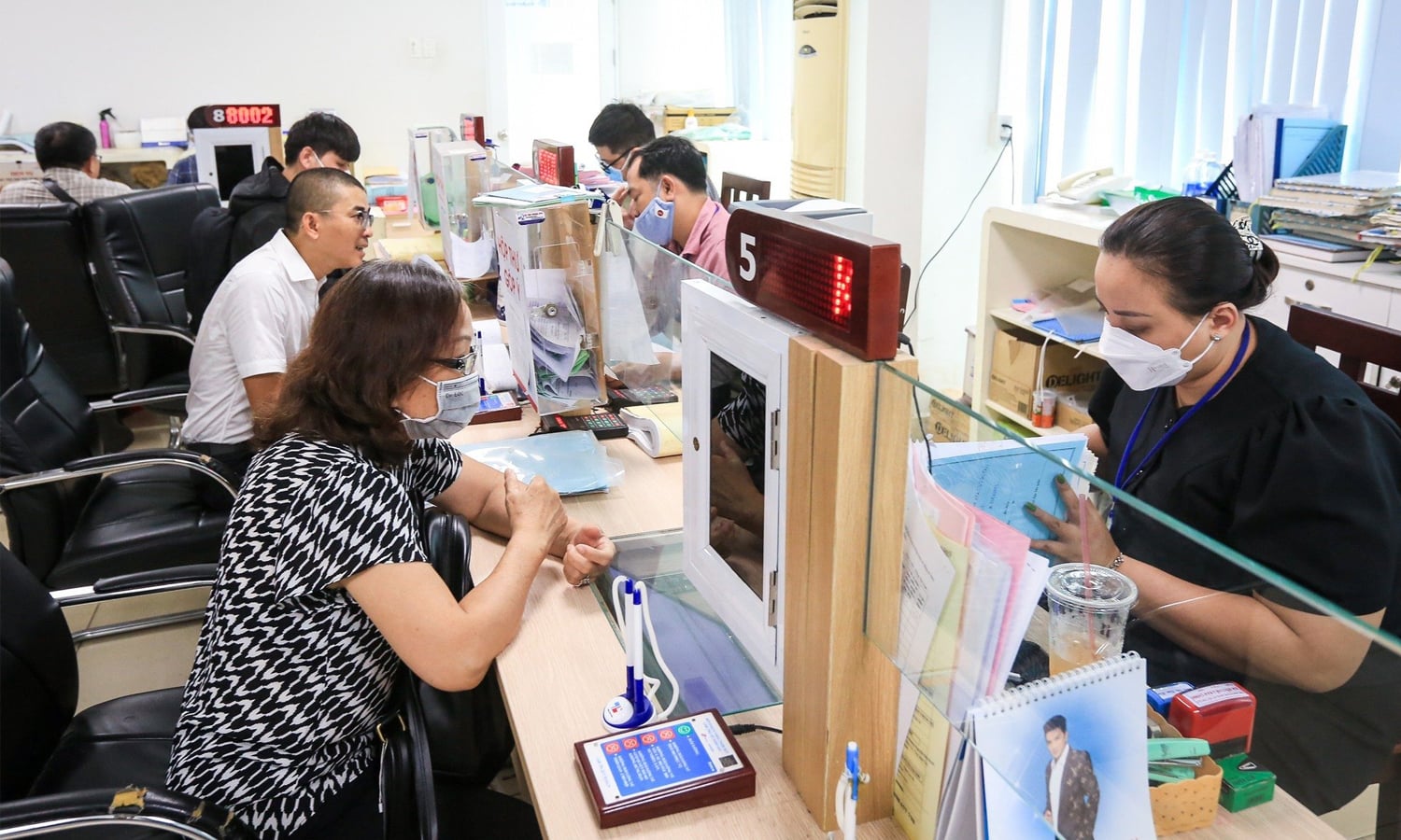 Công nhân, viên chức quốc phòng thôi việc được cộng 2,5 điểm khi thi công chức