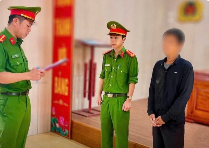 Khởi tố người đàn ông say rượu đi bộ trên quốc lộ gây tai nạn chết người